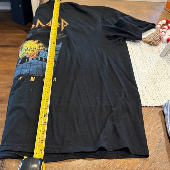 Def Leppard Black Graphic Tee - Picture 7 of 8